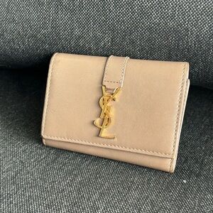 YVES SAINT LAURENT CADSANDRA LEATHER 6 RING
KEY CASE/F0049